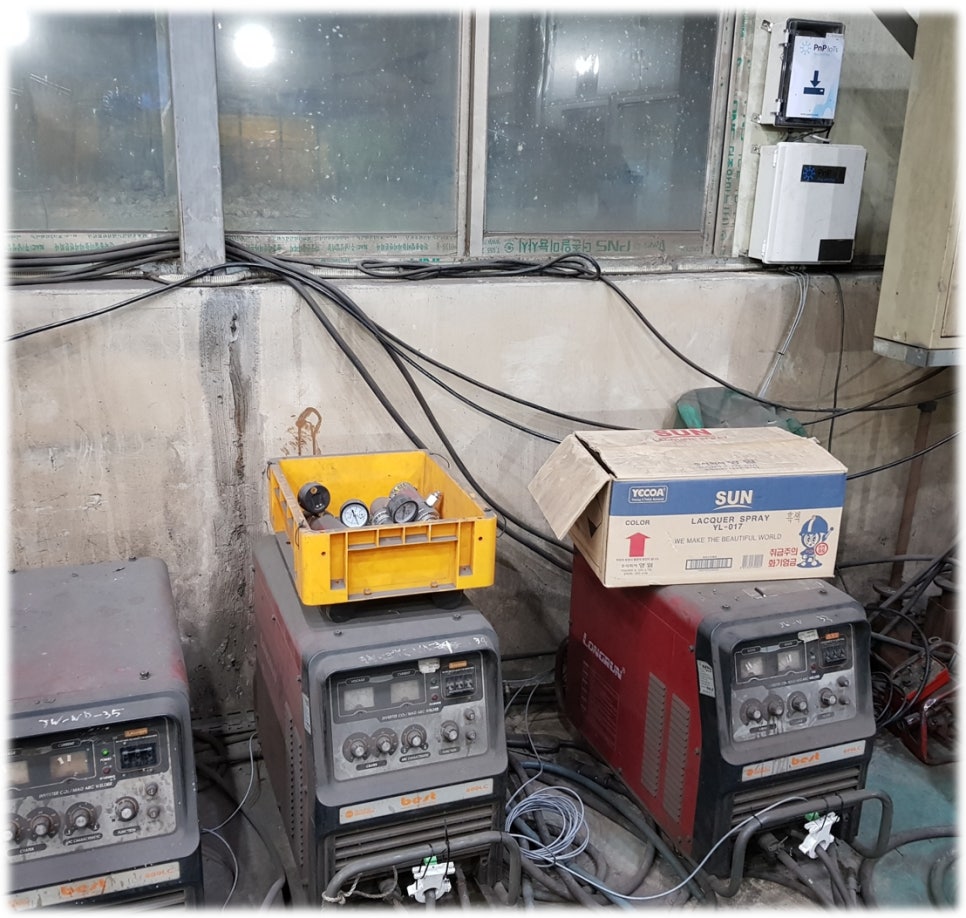Welding factory current monitoring installation